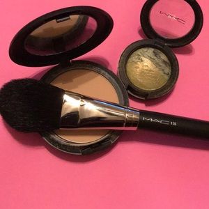 MAC Cosmetic Brush #136
